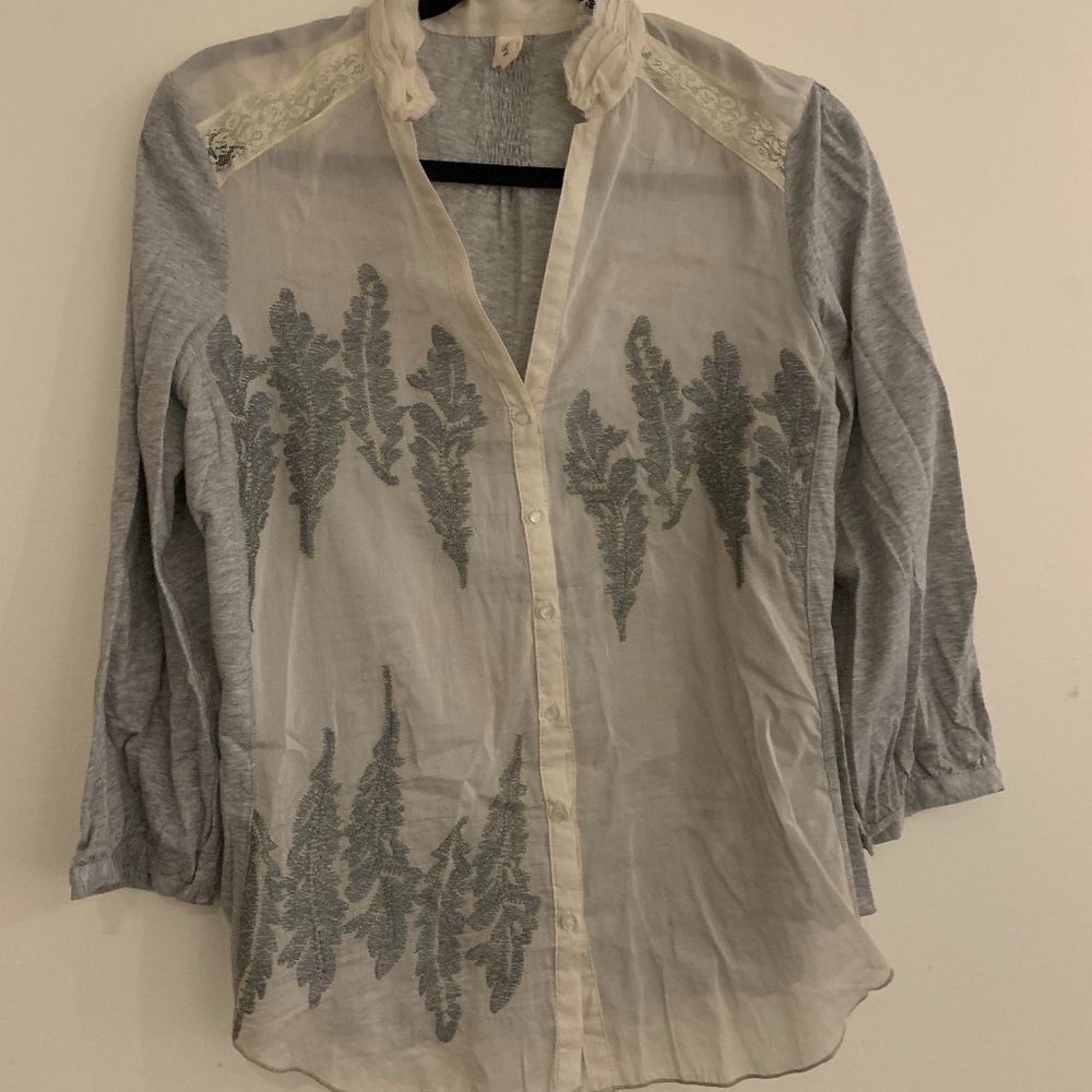 ANTHROPOLOGIE Tiny embroidered long sleeved blouse
